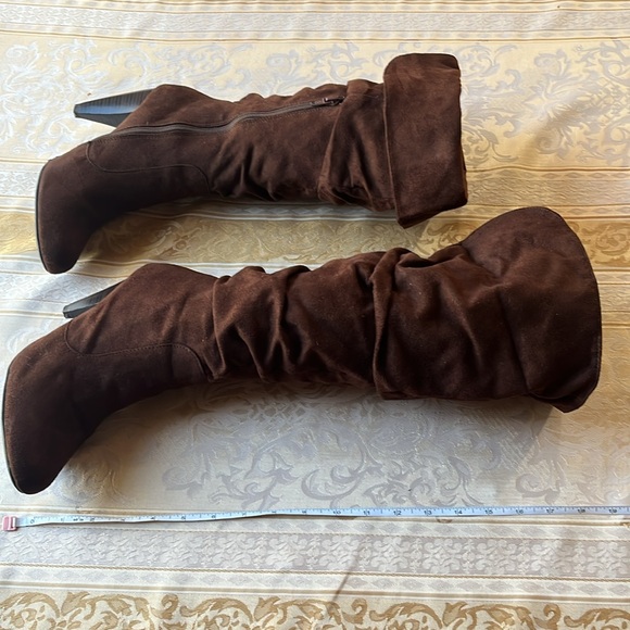 Imitation suede brown heeled boots size 8 - Picture 9 of 12